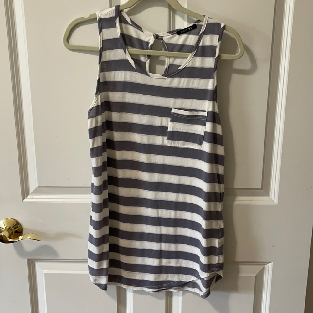 Stitch Fix Papermoon Egan One Pocket Knit Top szL